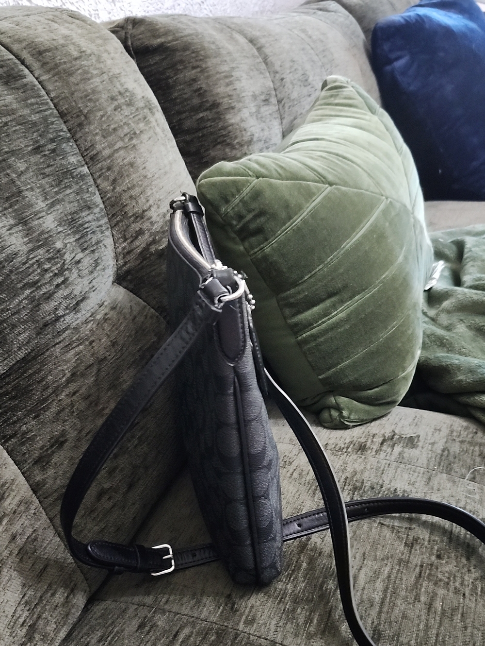 Coach Black Signature Crossbody with Silver Hardware - Picture 4 of 15